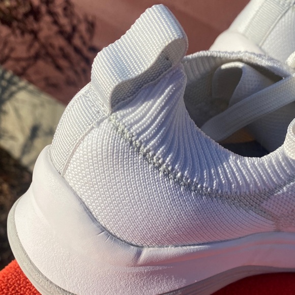 Clarks Cloudsteppers White Knit Footwear - Picture 4 of 13